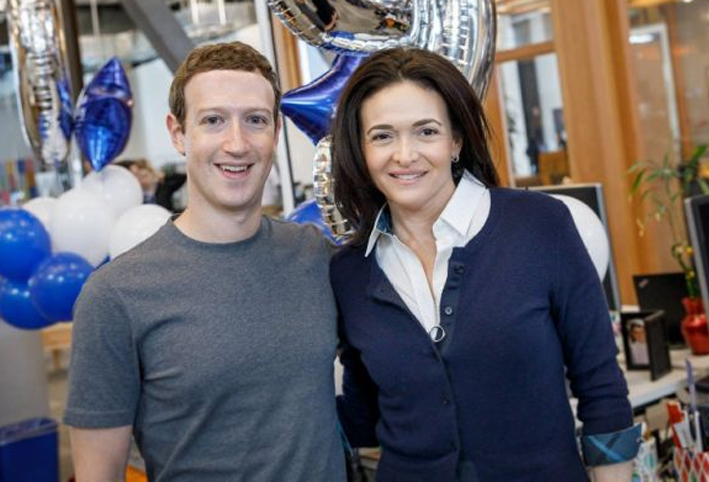Mark Zuckerberg يدافع عن مديرة تنفيذية في فيسبوك بشأن تسريب البيانات