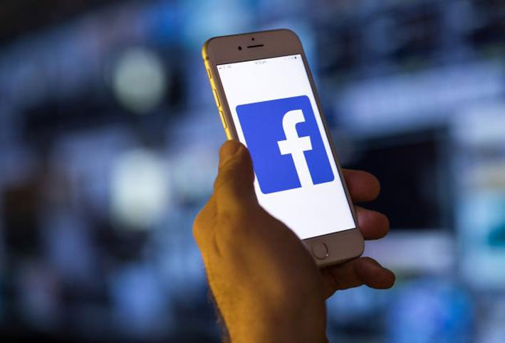فيسبوك وتويتر يزيلان المزيد من الحسابات المزيفة لمواجهة التلاعب السياسي