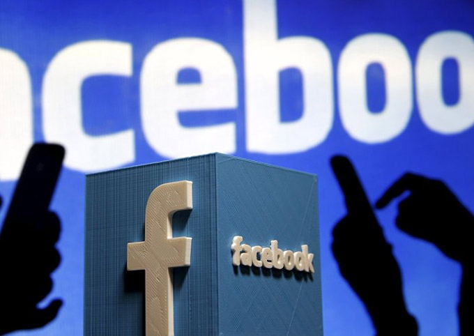 صراع جديد بين فيسبوك وأبل بسبب أيفون