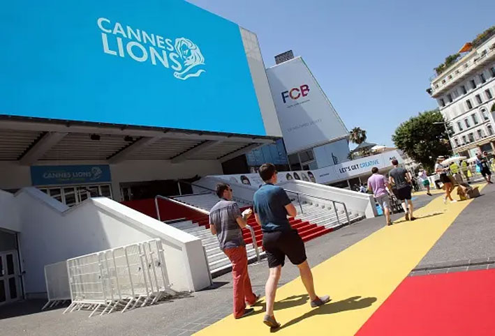 طبعة فارغة لصحيفة النهار اللبنانية تفوز بجائزة Grand Prix في مهرجان Cannes Lions