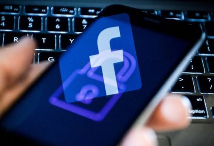 فيسبوك يعترف بستجيل ونسخ الرسائل الصوتية لمستخدمي ماسنجر